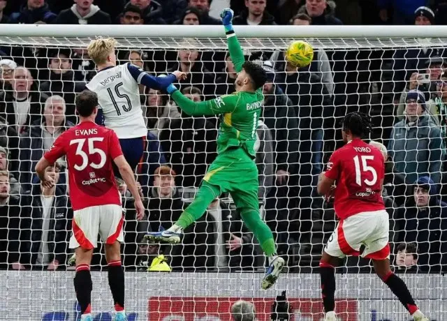 Tottenham áp đảo MU giành chiến thắng 4-3 tại tứ kết Carabao Cup