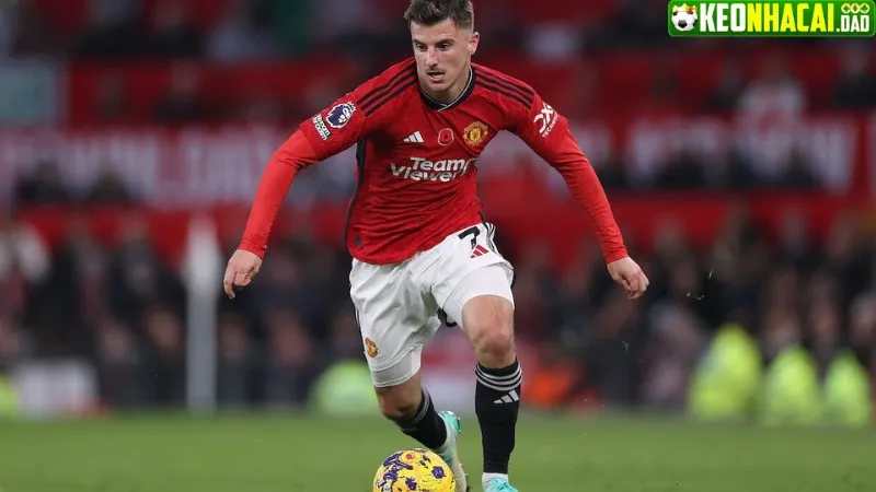 Lý do khiến Mason Mount không có chỗ đứng trong đội hình chính MU