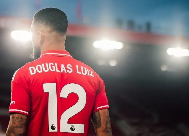 Nottingham quan tâm đến Douglas Luiz cho tuyến giữa