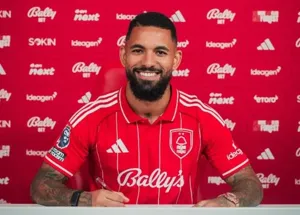Nottingham quan tâm đến Douglas Luiz cho tuyến giữa