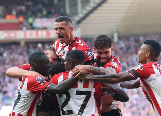 Sunderland thi đấu đầy thuyết phục và đánh bại West Ham với tỷ số đậm 3-0
