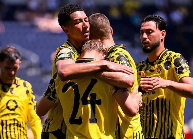 Dortmund định đoạt trận đấu từ sớm