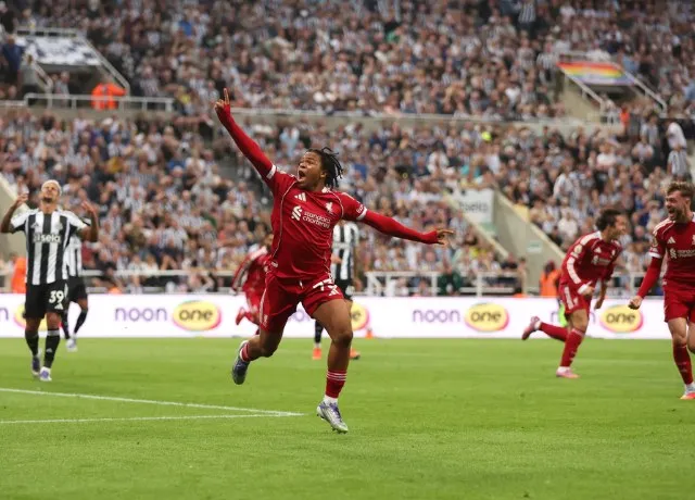 Liverpool giành 3 điểm kịch tính trước Newcastle với tỷ số 3-2