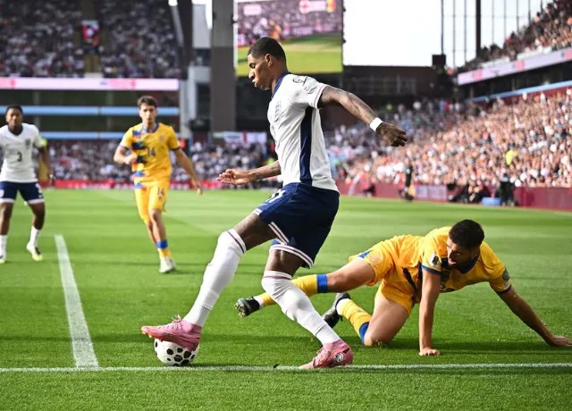 Marcus Rashford đã có tình huống xâm nhập vòng cấm khéo léo